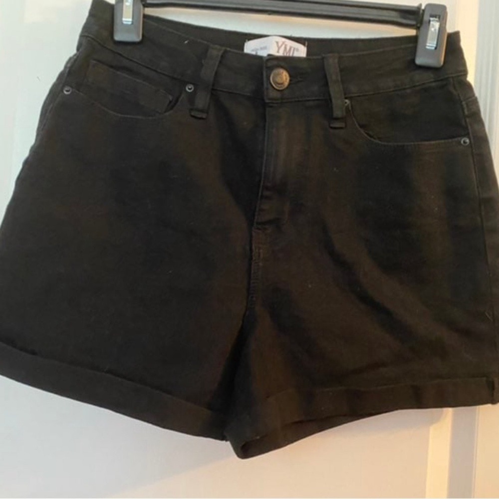 YMI Womens High Rise Black Denim Shorts Rolled Hem Size 7/28 Stretch Summer